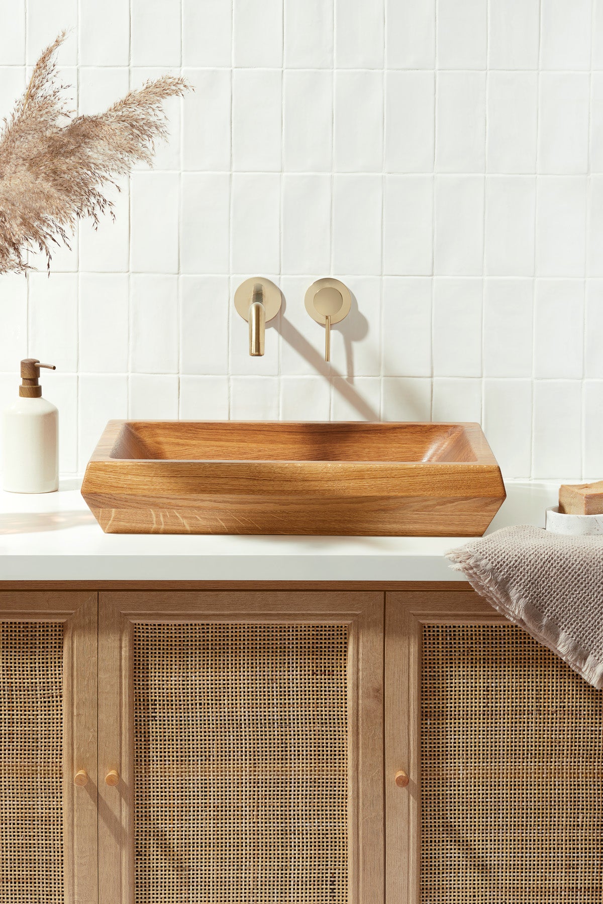 Luxuriöses Massivholz Waschbecken - Edle Holzsorten und feinste Handarbeit für anspruchsvolle Badezimmer.