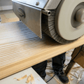 Wohnzimmer mit Zirbenholz Wandverkleidung – LXRYWOOD