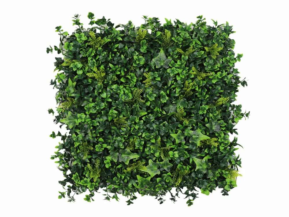 Botanischer Chic für die Wand: Detailgetreue Nachbildung einer Pflanzenwand mit Kunstpflanzen für ein stimmungsvolles Interieur