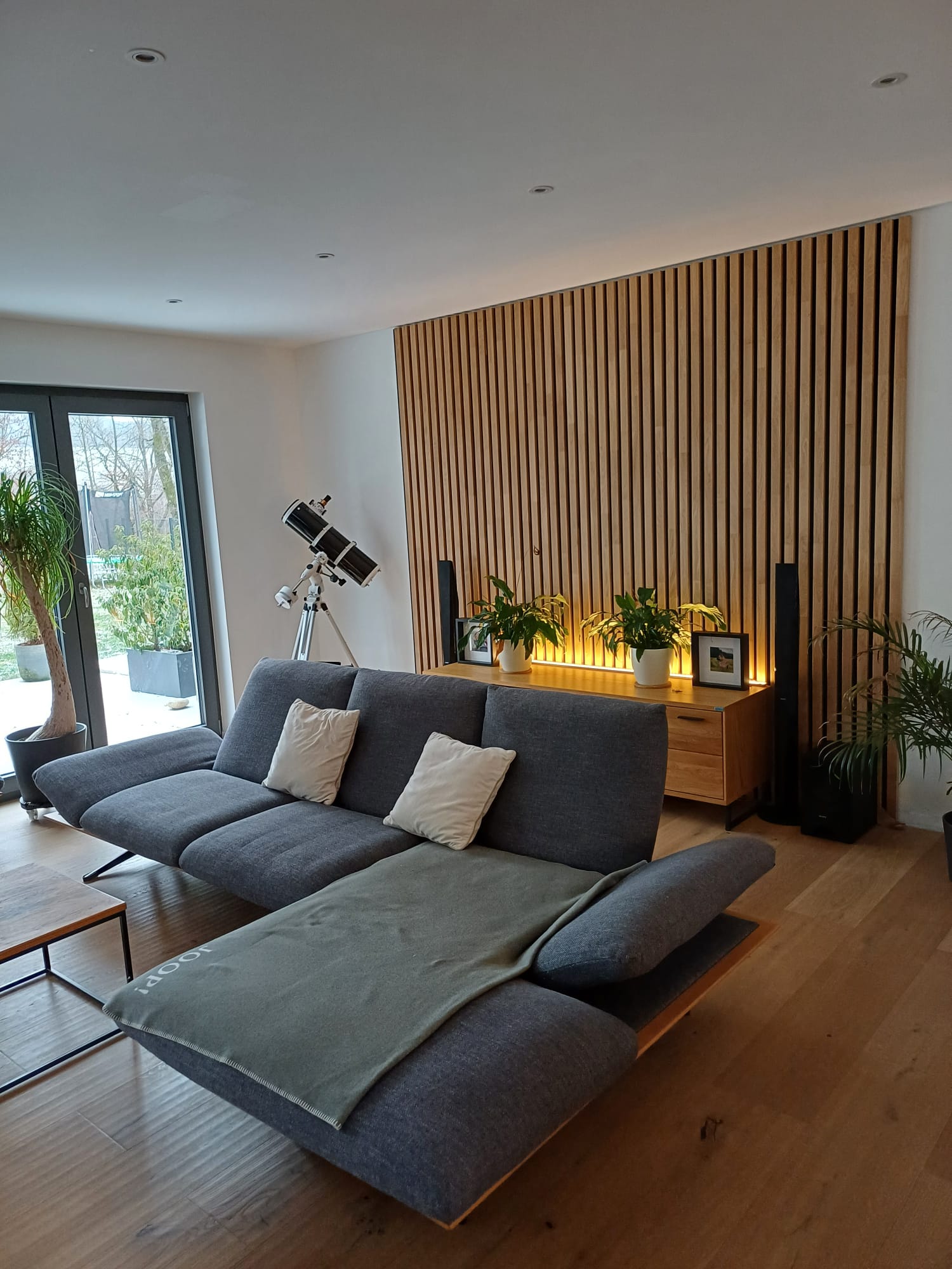 Akustikpaneel von Luxurywoods für das Wohnzimmer 